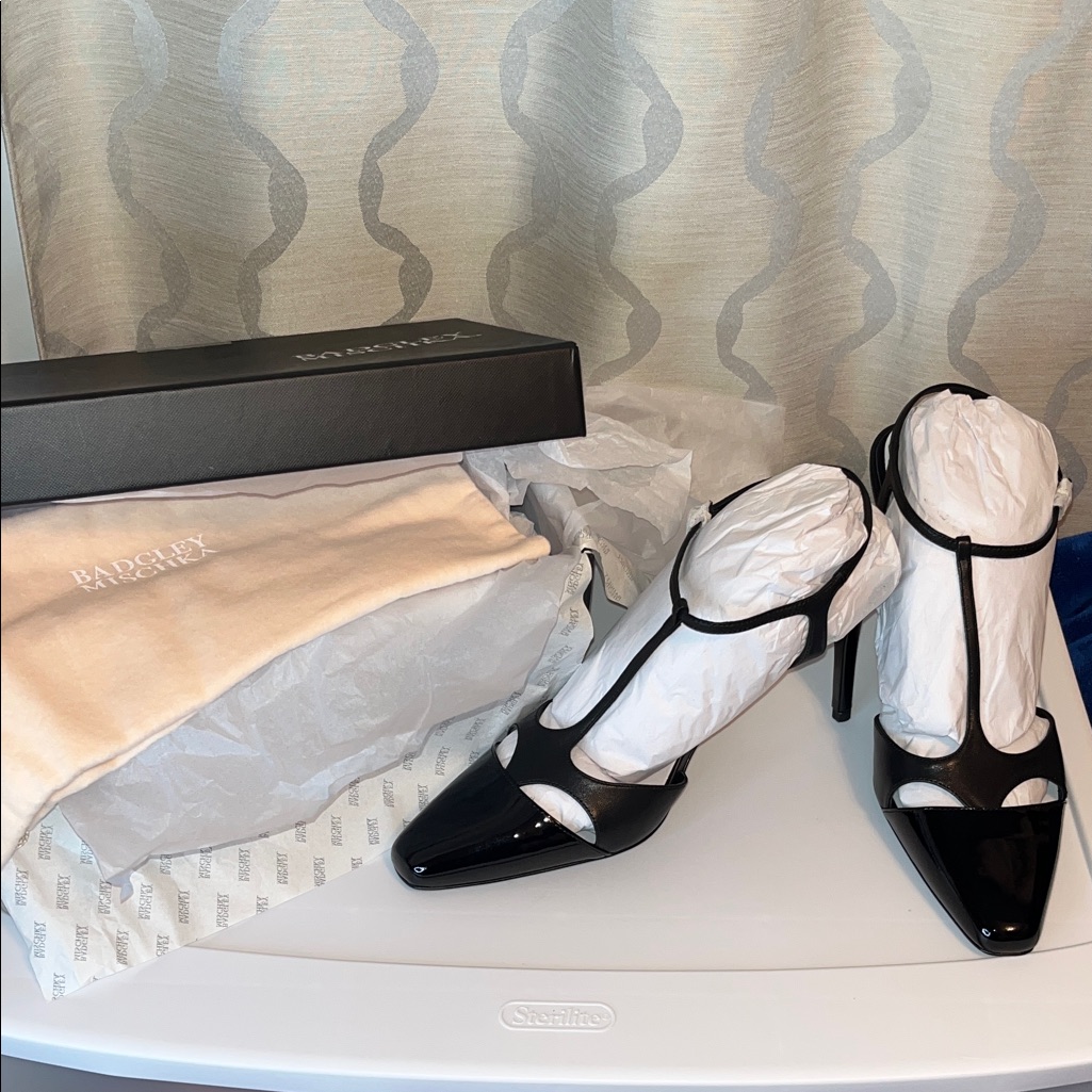 Nwt In Box Badgley Mischka Black Aurelia Capped Toe T-Strap Stiletto Size 11